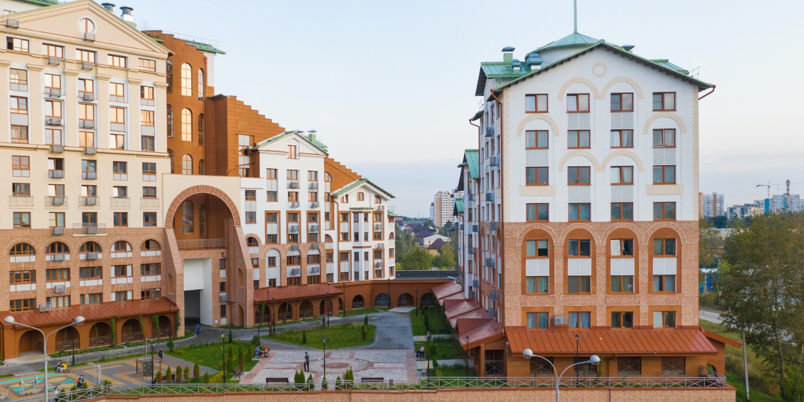 Жк римский на карте. ЖК Рим Новосибирск. Жилой комплекс Римский. Римский квартал Махачкала. ЖК Римский 7 корпус.